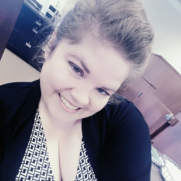 Meet your Posher, Kami - Picture 4 of 8